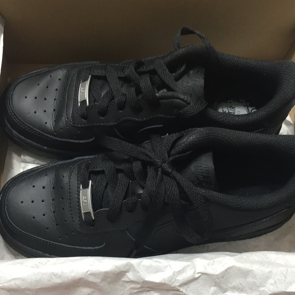 Nike Air Force 1 Boys Grade School Size 4 - Picture 3 of 4